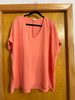 Air Flow Relaxed Coral V-Neck Short Sleeve Blouse